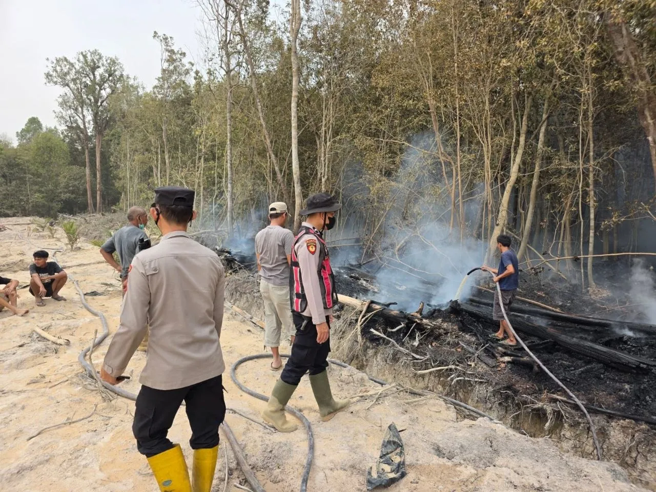 Polsek Batanghari Leko Koordinasikan Penanganan Kebakaran Lahan dengan Kecamatan — foto 2